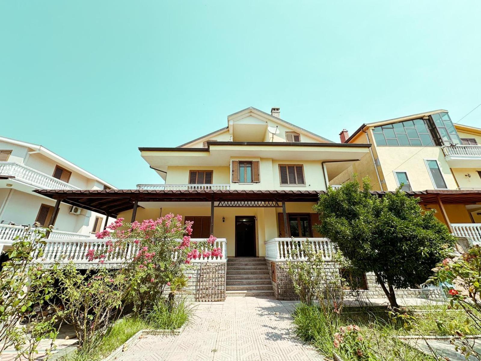 Vizion Hotel Shkoder Exterior photo